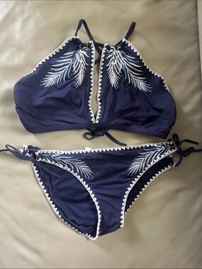 la Vie en Rose Embroidered High-Neck Bikini Set - Women Swim